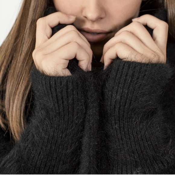 ByTSANG THE FUZZY – Midnight FUZZY COAT SIZE S. NWT - Picture 3 of 8